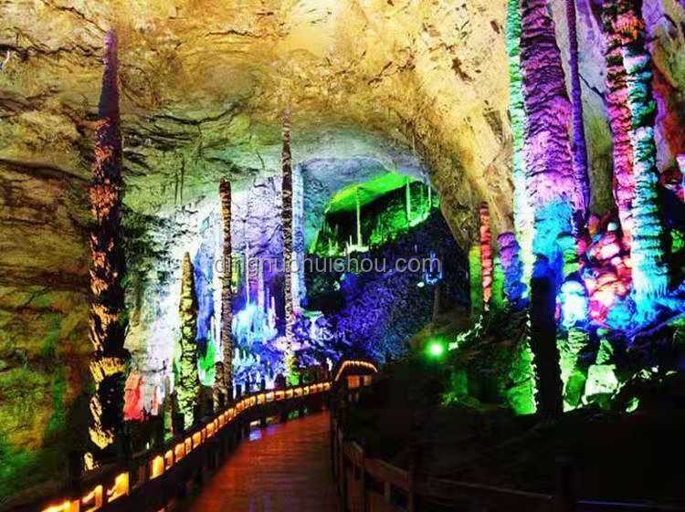 张家界溶洞垃圾清运2.7吨：旅游生态保护深度剖析